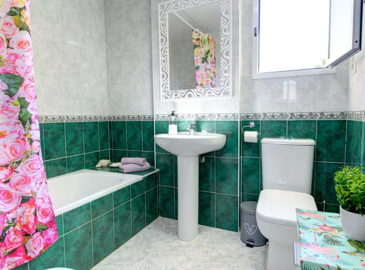 Apartamento Vinuela ฟูเอนฮิโรลา ภายนอก รูปภาพ