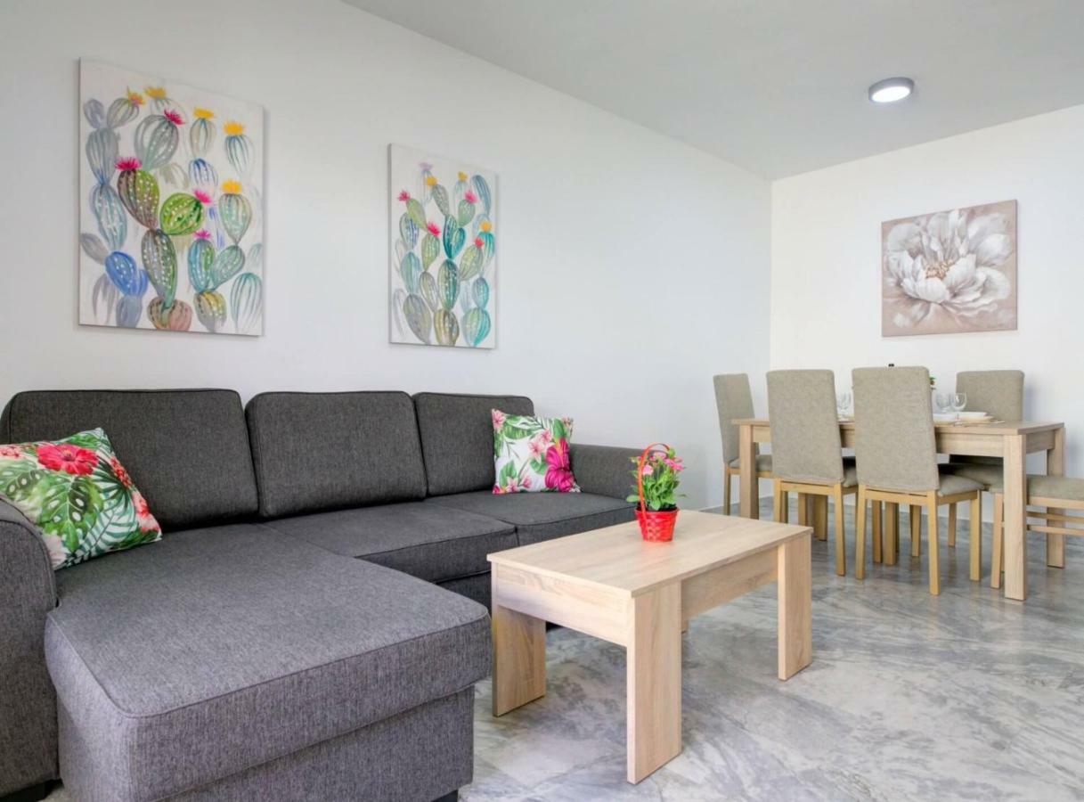 Apartamento Vinuela ฟูเอนฮิโรลา ภายนอก รูปภาพ
